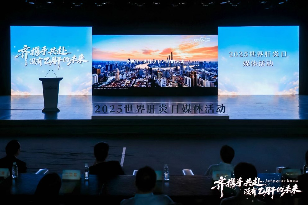 A group of people sitting in front of a large screen

AI-generated content may be incorrect.