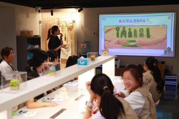 探索千年文明：货拉拉组织司机师傅们携带子女考古、制玉、铸青铜