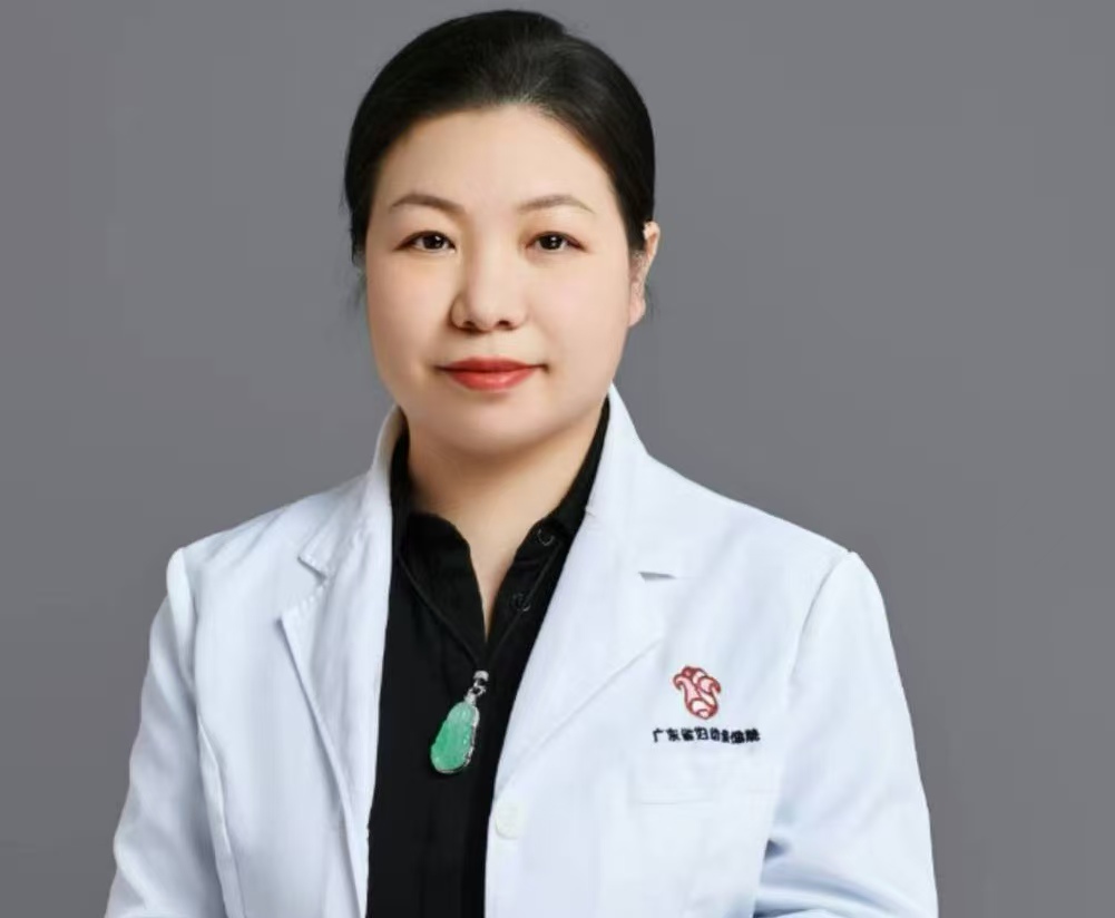 锦旗下的 “送子” 佳话：广东省妇幼董梅主任的仁医风采