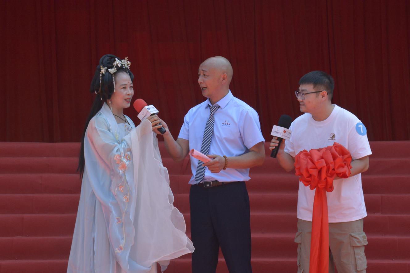 七夕：“抛绣球”等传统民俗互动