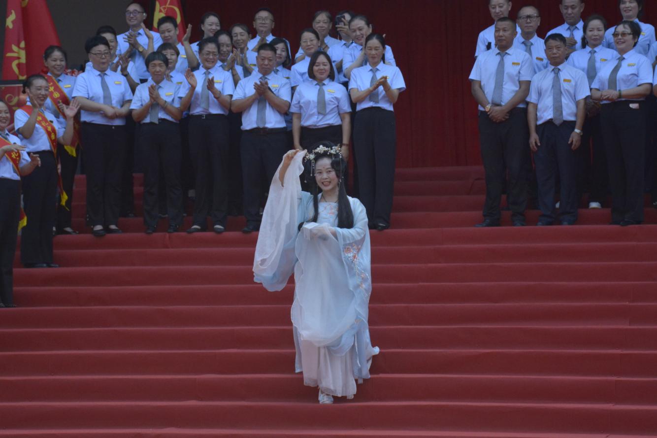 七夕短剧《新天仙配》演绎七仙女出场