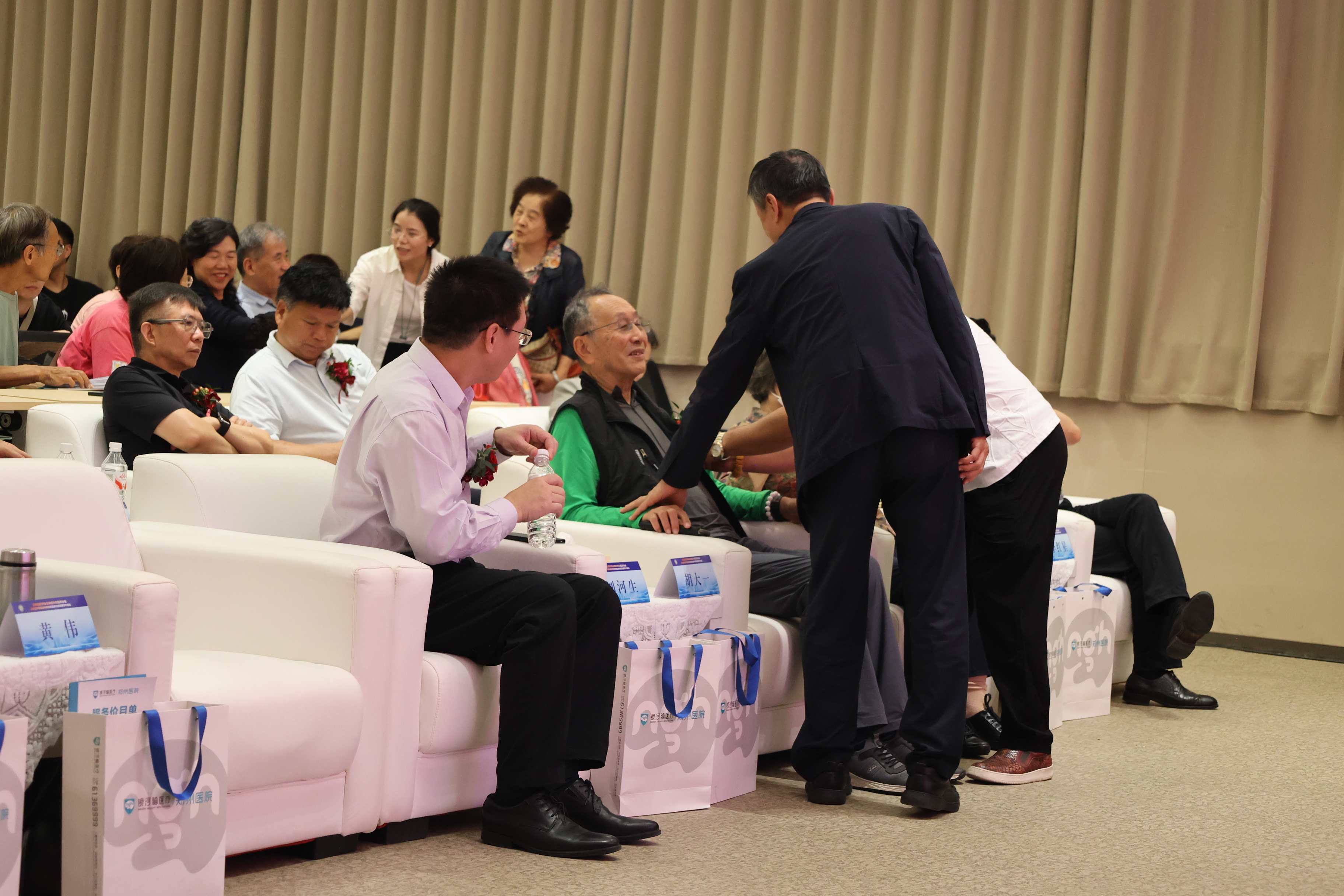 顶尖学术交流会启幕图片4