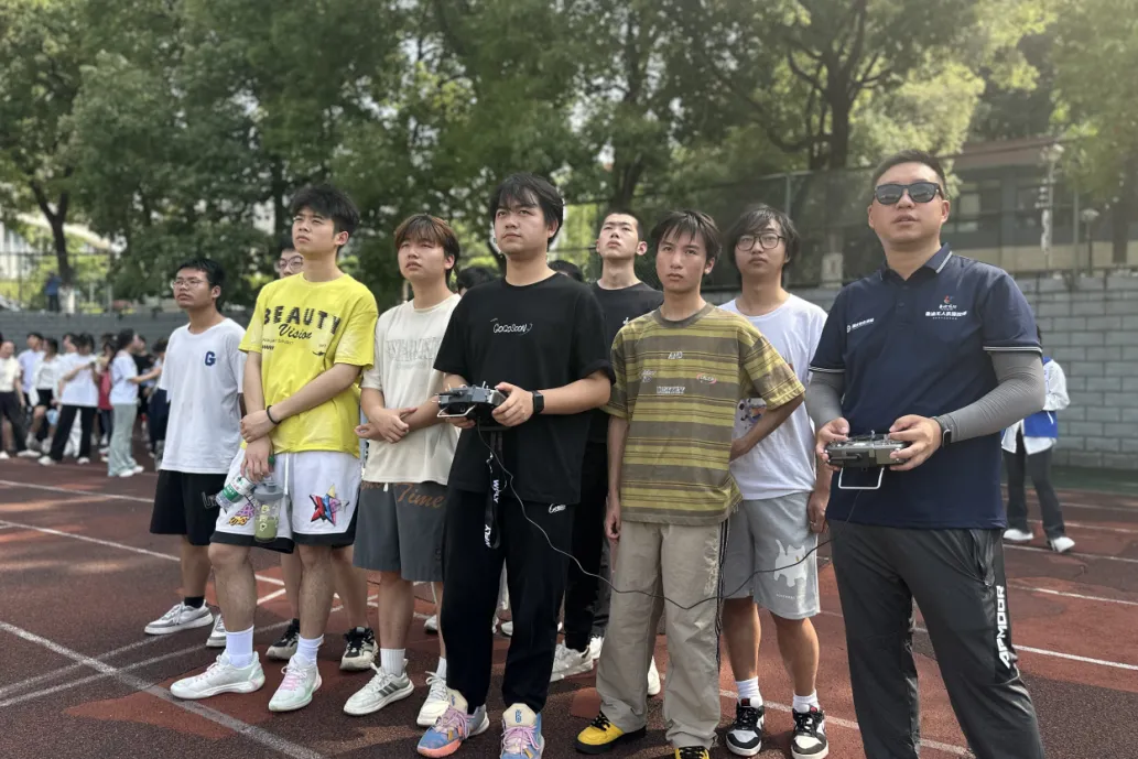 https://img2.danews.cc/upload/images/20250915/1b96cadf6a0e34497eccc0fd3feacc0f.png