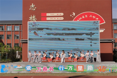 河南漯河太行山路小学举行“红色里的经