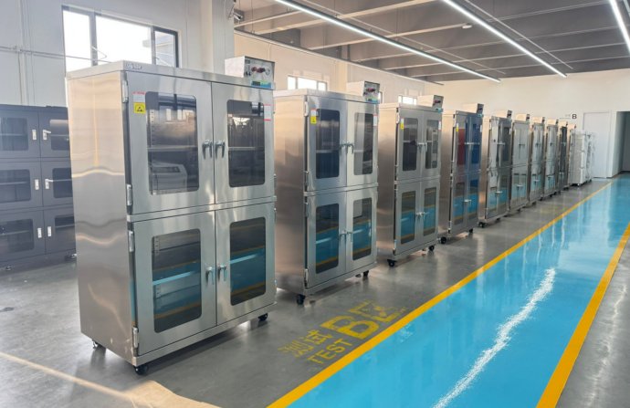 超越防潮：格瑞达氮气柜如何成为高端芯片制造的“终极保险箱”