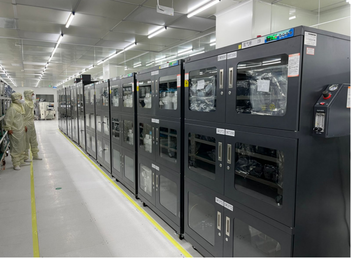 超越防潮：格瑞达氮气柜如何成为高端芯片制造的“终极保险箱”