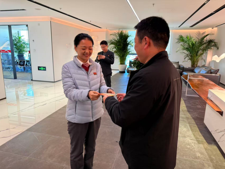 广发银行石家庄分行营业部走进九洲矿业集团 普及金融知识