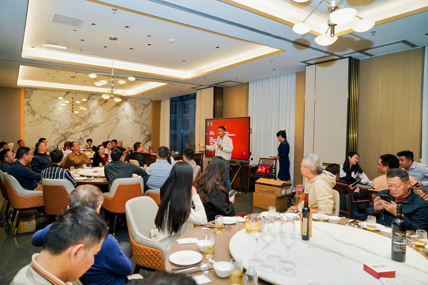 掼军俱乐部半年举行50期掼蛋名人邀请赛，超1000企业家参加，将打造更多“商业掼军”“产业掼军”！