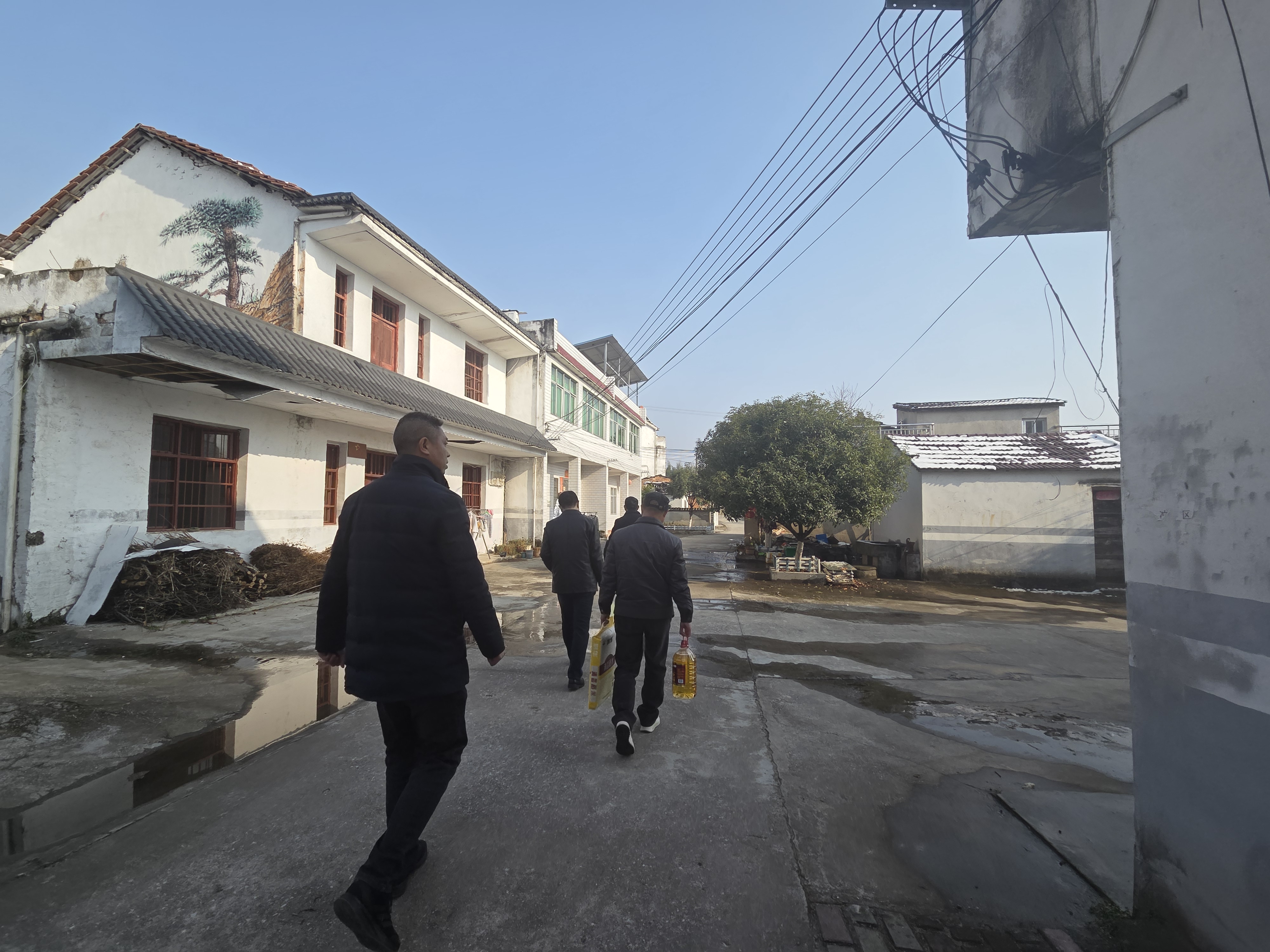 暖冬送温情 初心映民心