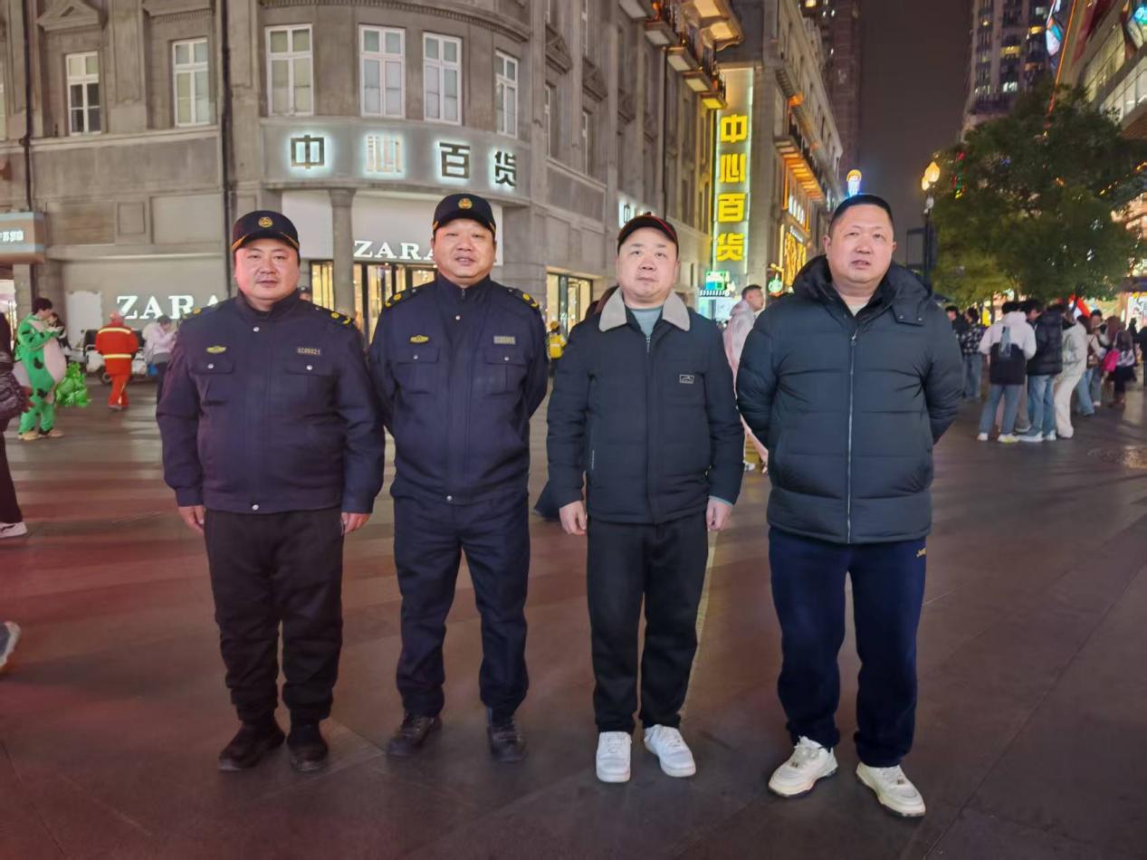 新春守歲護商圈 履職在崗暖新春 ——江漢煙草整治專班筑牢市場安全防線