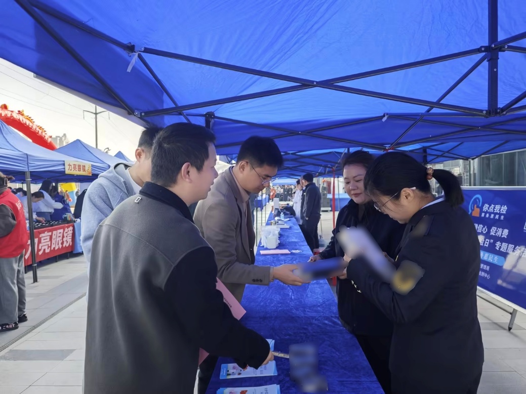 普法进市场 诚信入人心