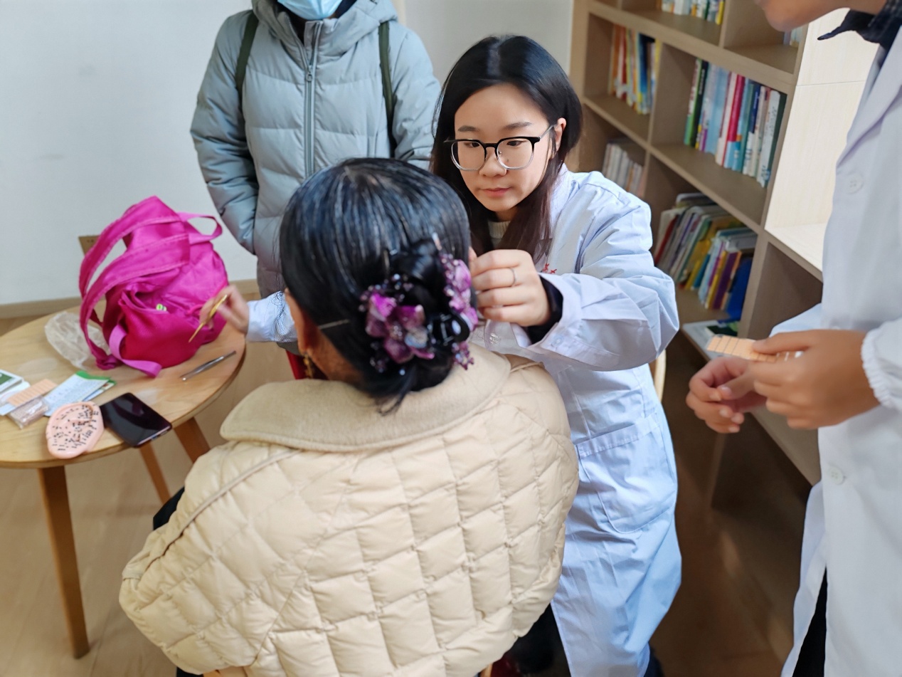 “岐黄驿站百千万行动”暖基层 青年学子多点服务响应“健康中国”号召第5张