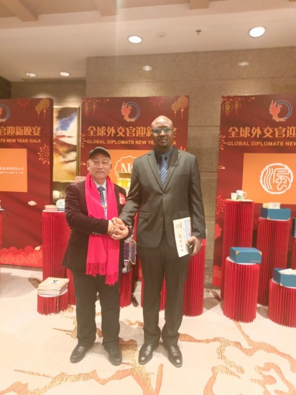 �������⽻�黭��ϯ�Ļ�����ʹ�ߡ�������ר�ⱨ��