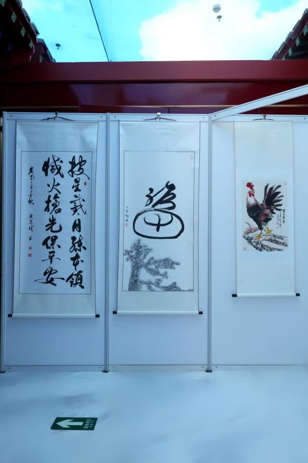 《中文语言日》本期报道人物·唐忠球