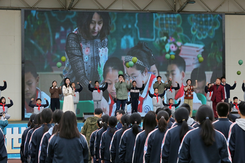 “为爱发声 呼吁世界和平”主题活动在绵阳中学英才学校隆重举行