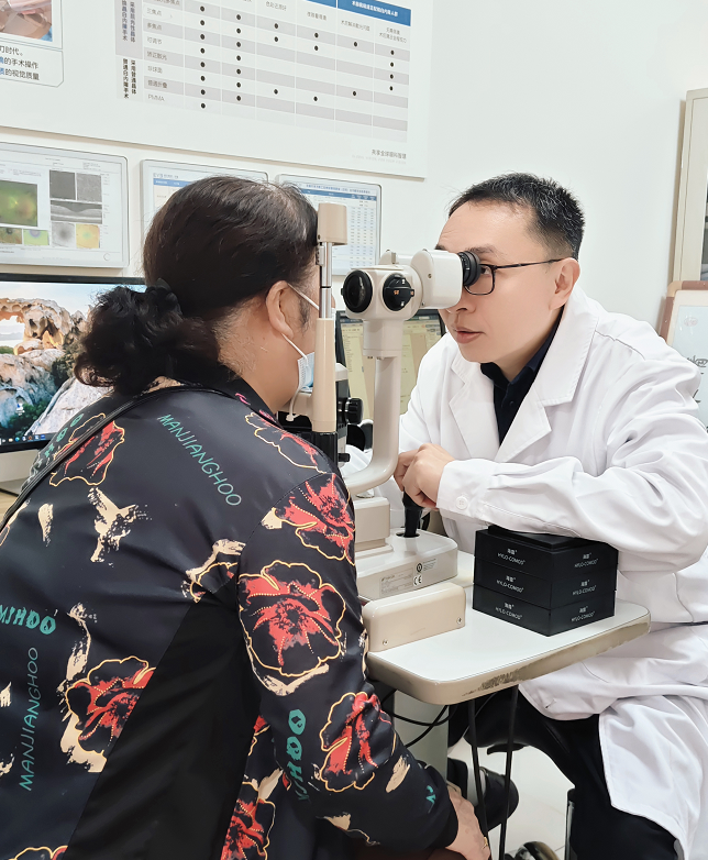 江苏首批！无锡首例！73岁高度近视患者在无锡爱尔眼科成功植入视无极?ES60人工晶体