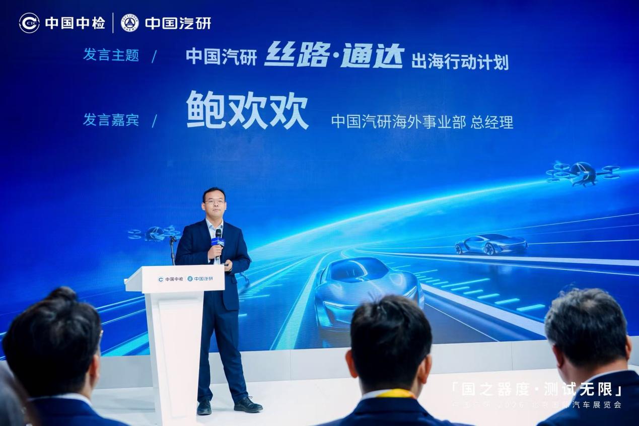 人们在看台上的人在交谈

中度可信度描述已自动生成