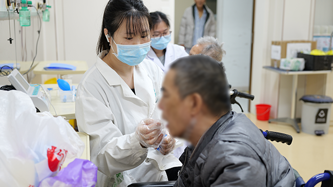 广州哪家医院能让脑梗后偏瘫、说不出话的老人重新走路、开口说话？