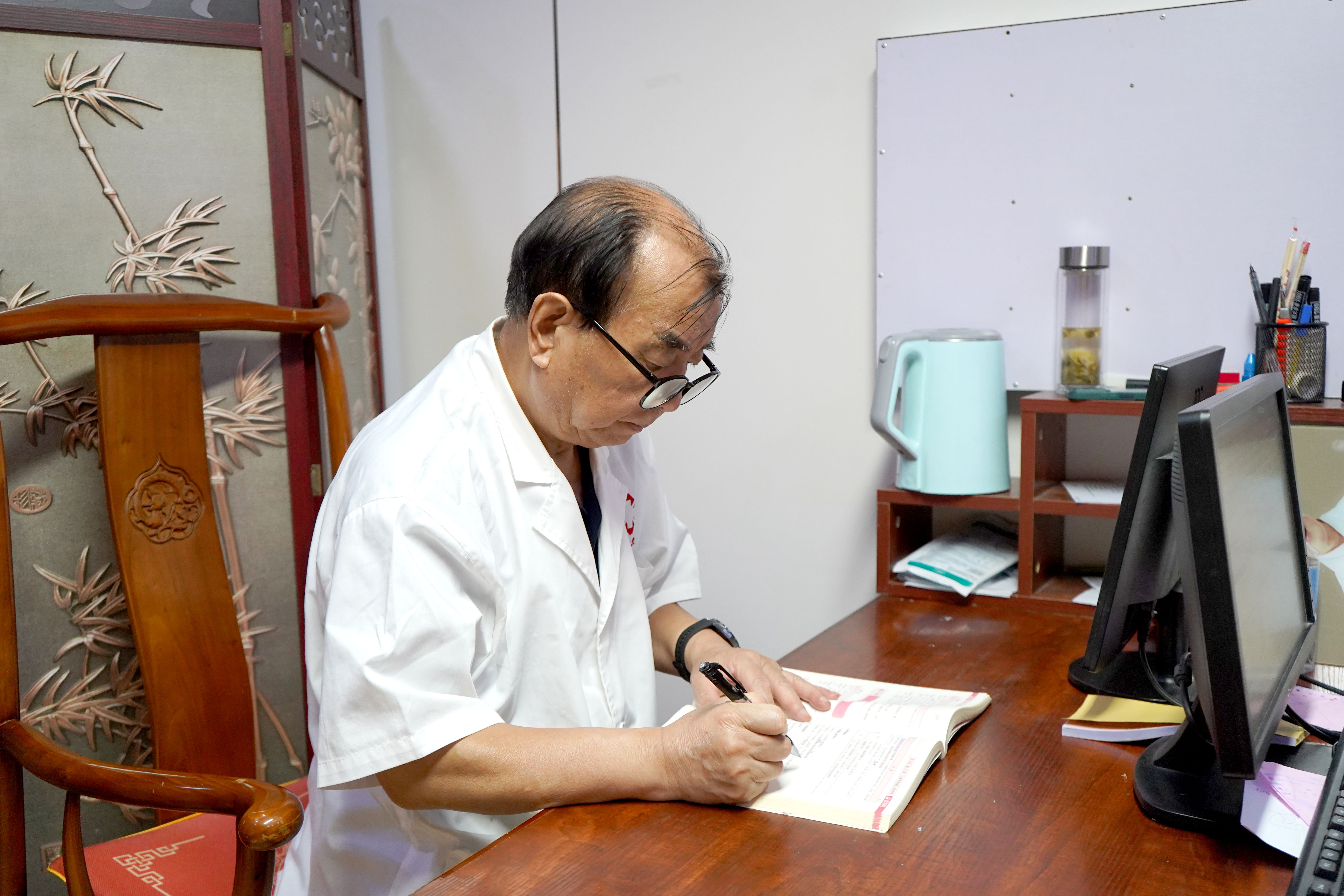 善用平和良方 专注固本调百病——记南通文峰中西医结合医院中医科周锋主任