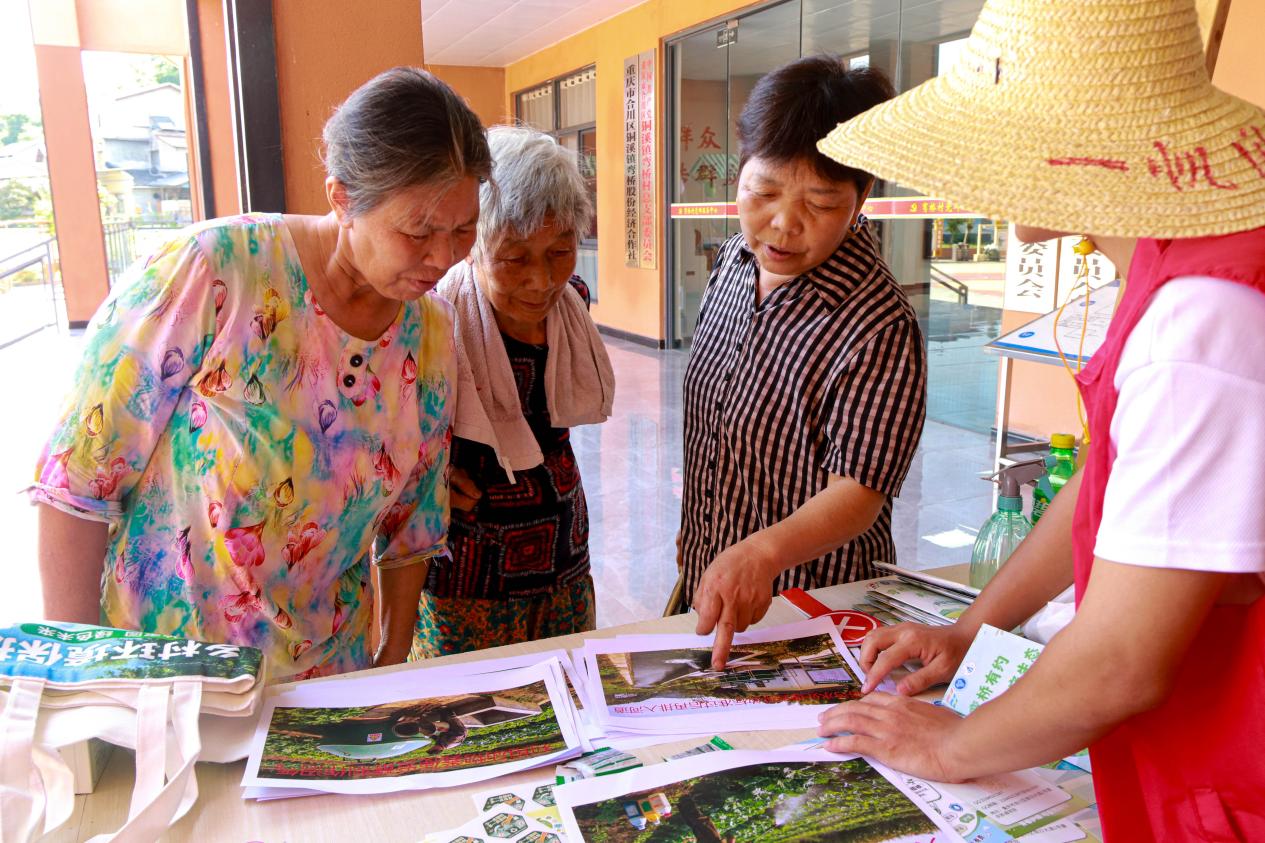 图17:图为村民参加游园会