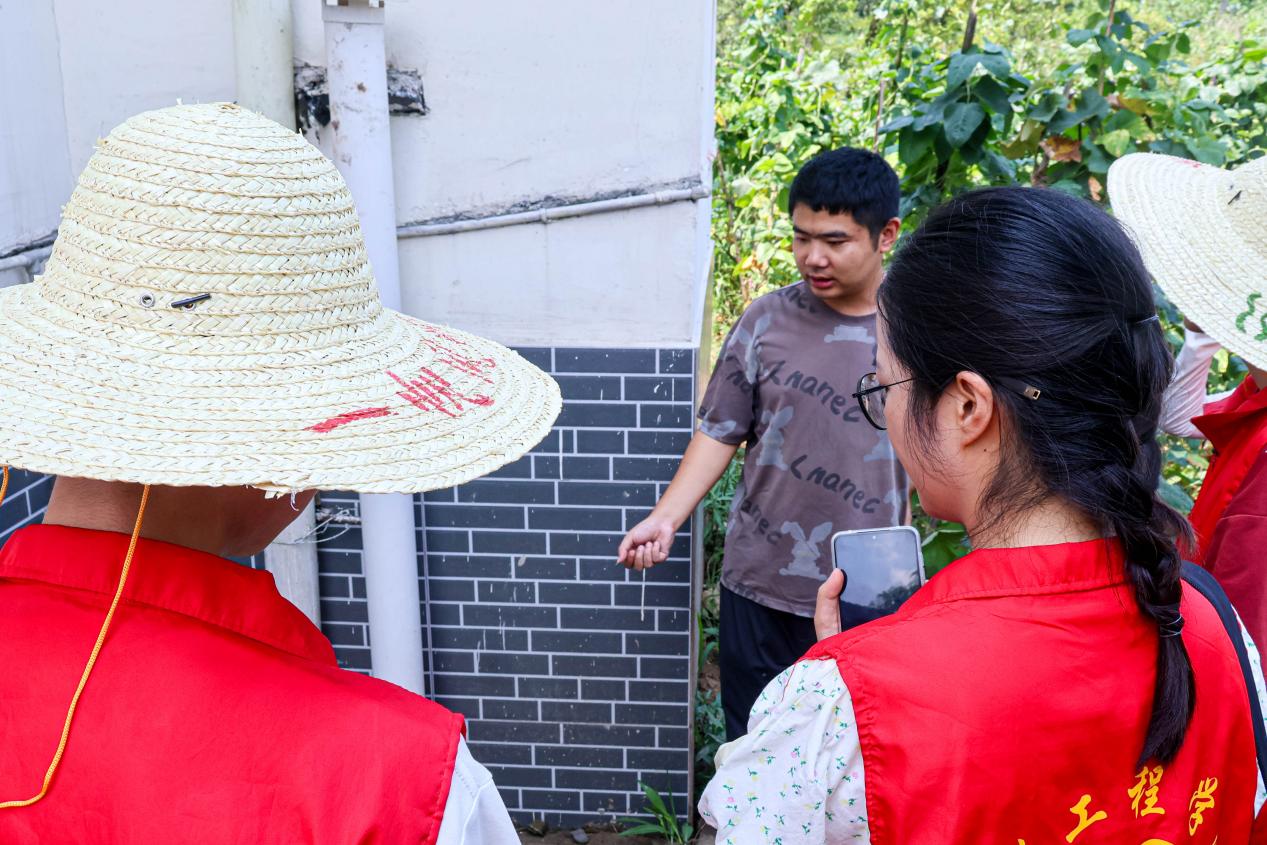 图13:图为实践团学<spankeyword