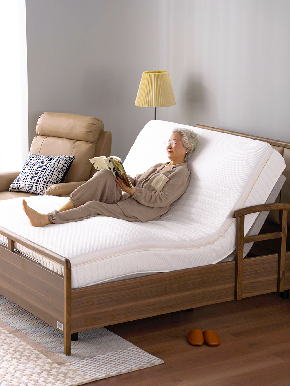 老两口不想分房睡，电动床能解决睡眠互扰吗？