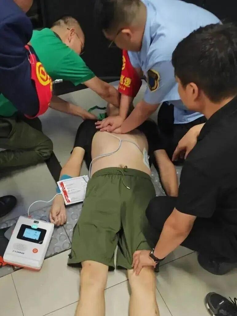 与死神赛跑，AED在多个场所成功挽回生命